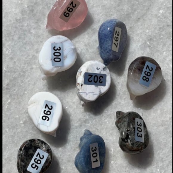 Cat Crystal Carving - Picture 6 of 7